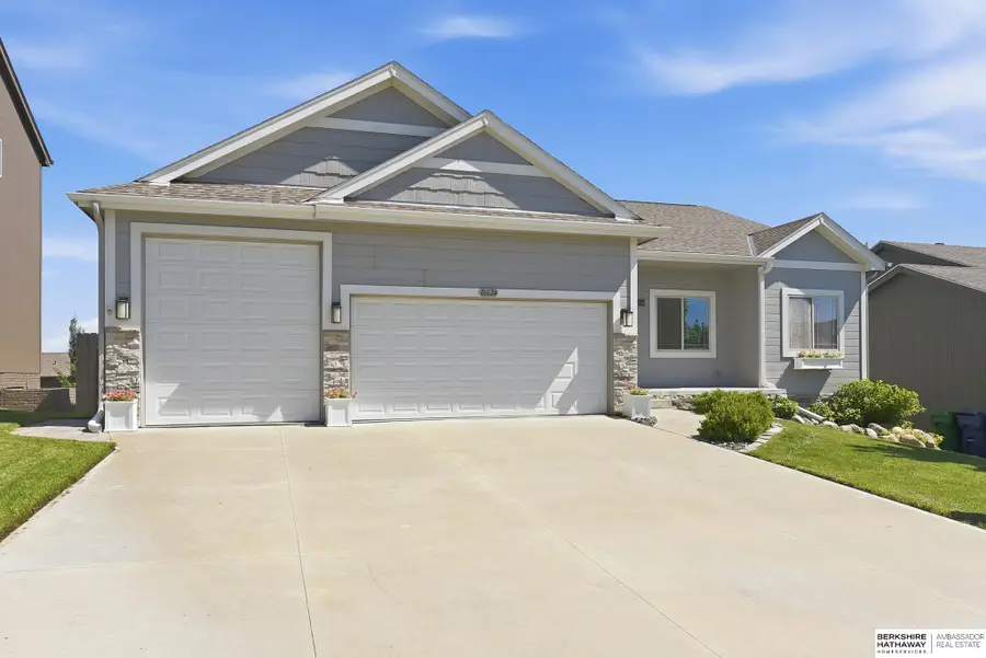 16624 Hanover Street, Bennington, NE 68007 - #3