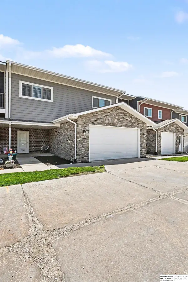 5941 N 158 Court, Omaha, NE 68116