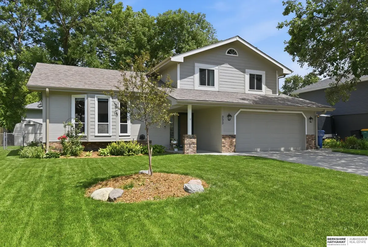 303 Overland Trail, Papillion, NE 68046 - #1