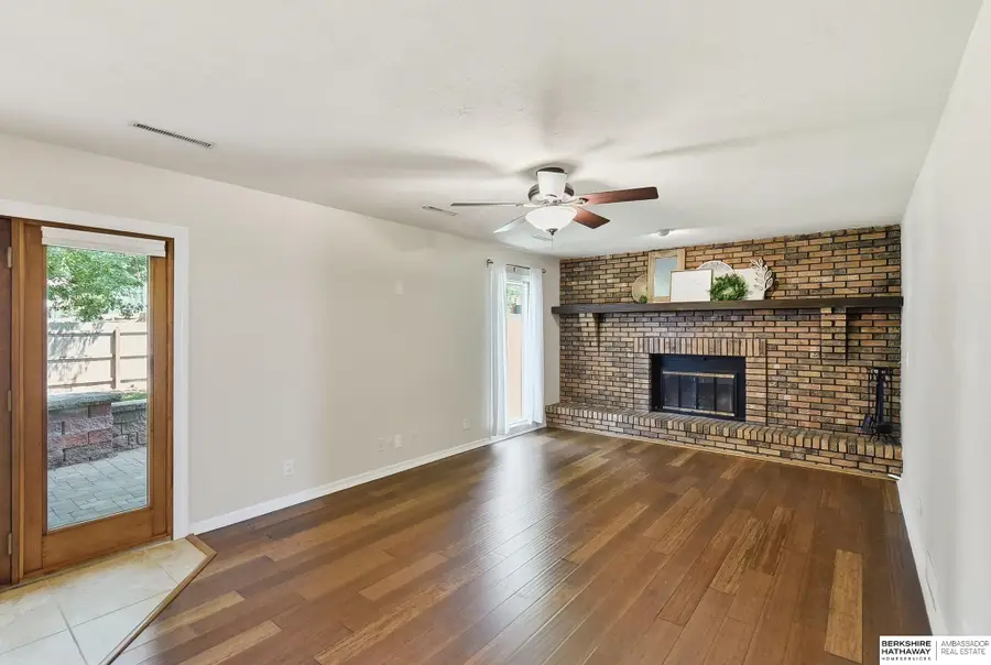 303 Overland Trail, Papillion, NE 68046 - #3