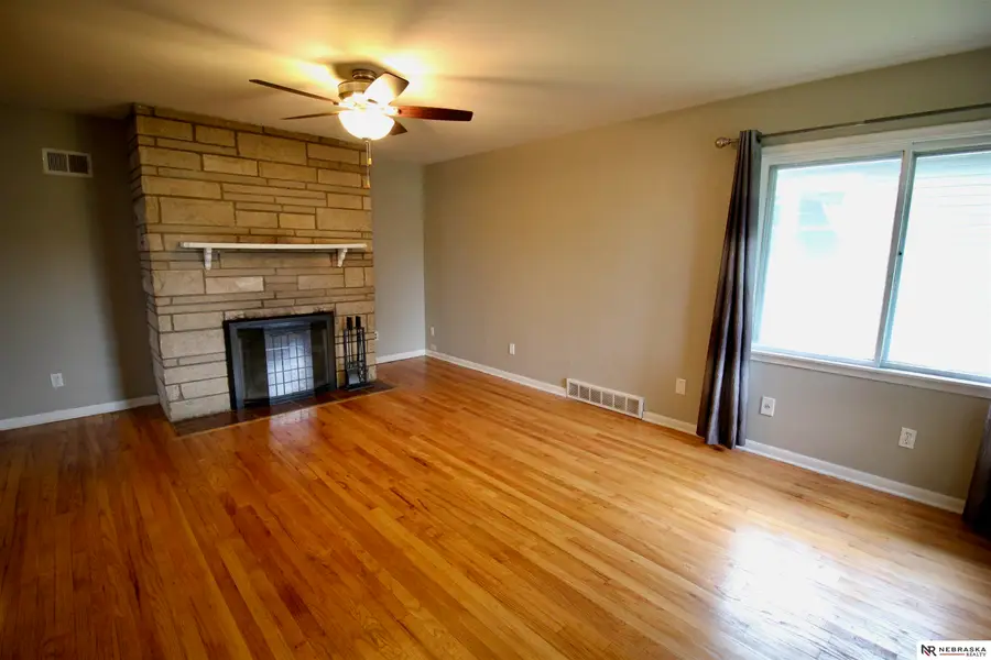 623 S Jackson Street, Papillion, NE 68046 - #3