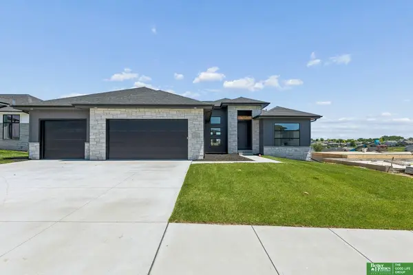 10709 S 219th Avenue, Gretna, NE 68028