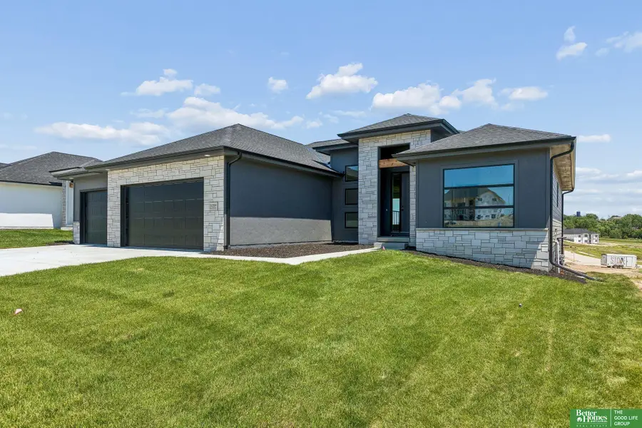 10709 S 219th Avenue, Gretna, NE 68028 - #2