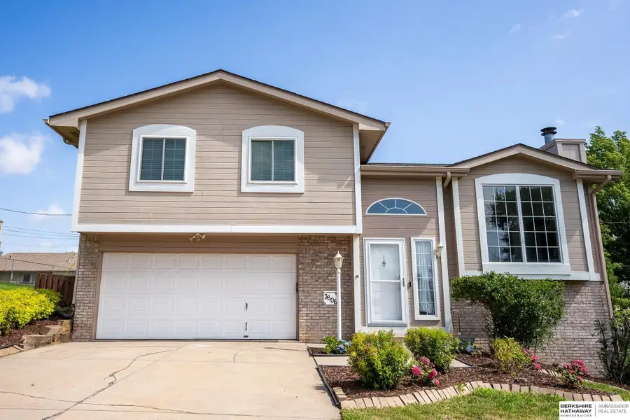 3806 Giles Road, Bellevue, NE 68147 - #2