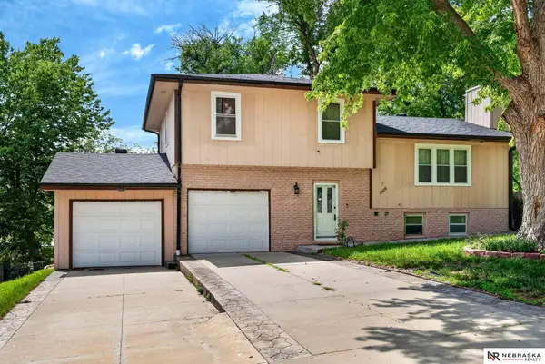 8606 S 45th Avenue, Omaha, NE 68157