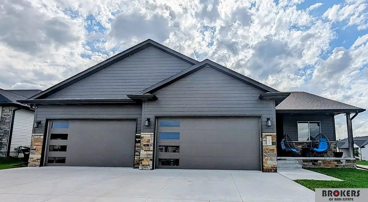 1045 N 107 Street, Lincoln, NE 68527 - #1