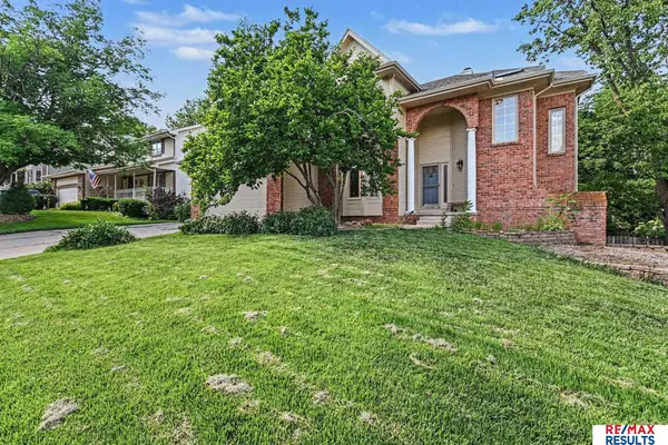 1022 Sherwood Lane, Papillion, NE 68046