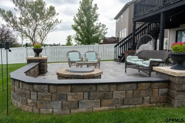 7823 N 156th Avenue, Bennington, NE 68007