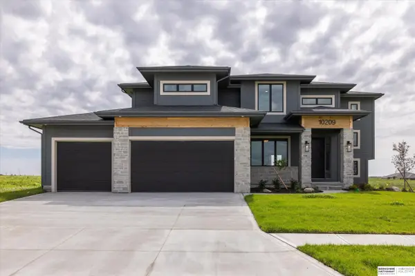 10209 S 214th Street, Gretna, NE 68028