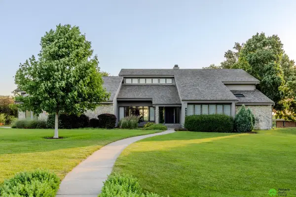 9520 Calvert Street, Lincoln, NE 68520