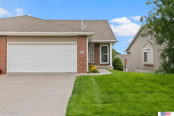 8524 Ridge Hollow Drive, Lincoln, NE 68526