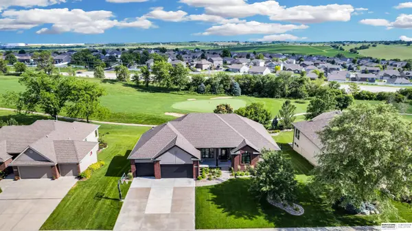 17117 Oakmont Drive, Omaha, NE 68136