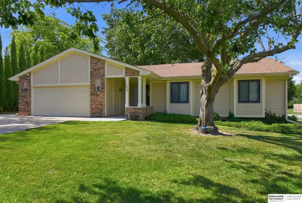 286 Concord Circle, Papillion, NE 68046