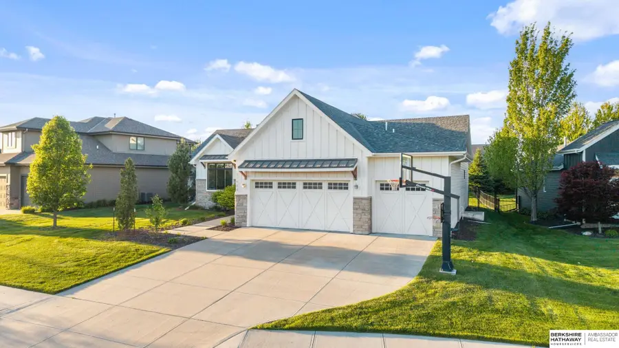 21904 Martha Street, Elkhorn, NE 68022 - #2
