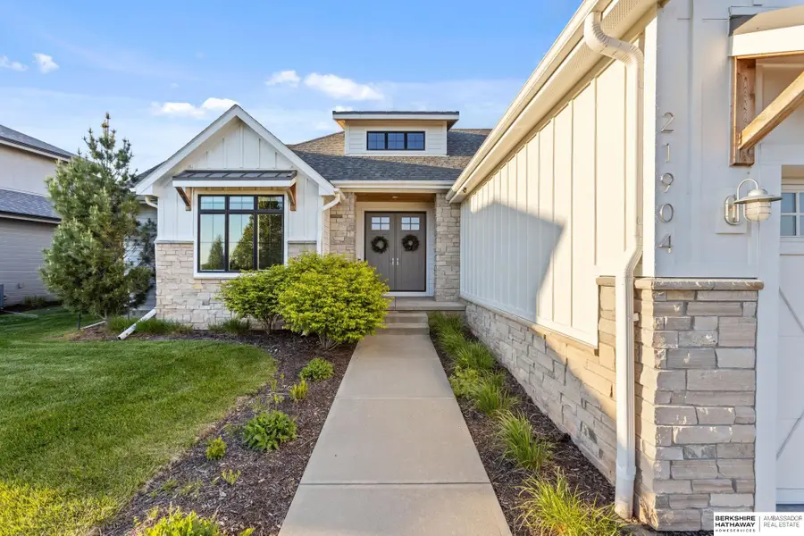 21904 Martha Street, Elkhorn, NE 68022 - #3