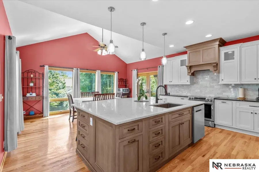 913 Woodland Avenue, Papillion, NE 68046 - #2