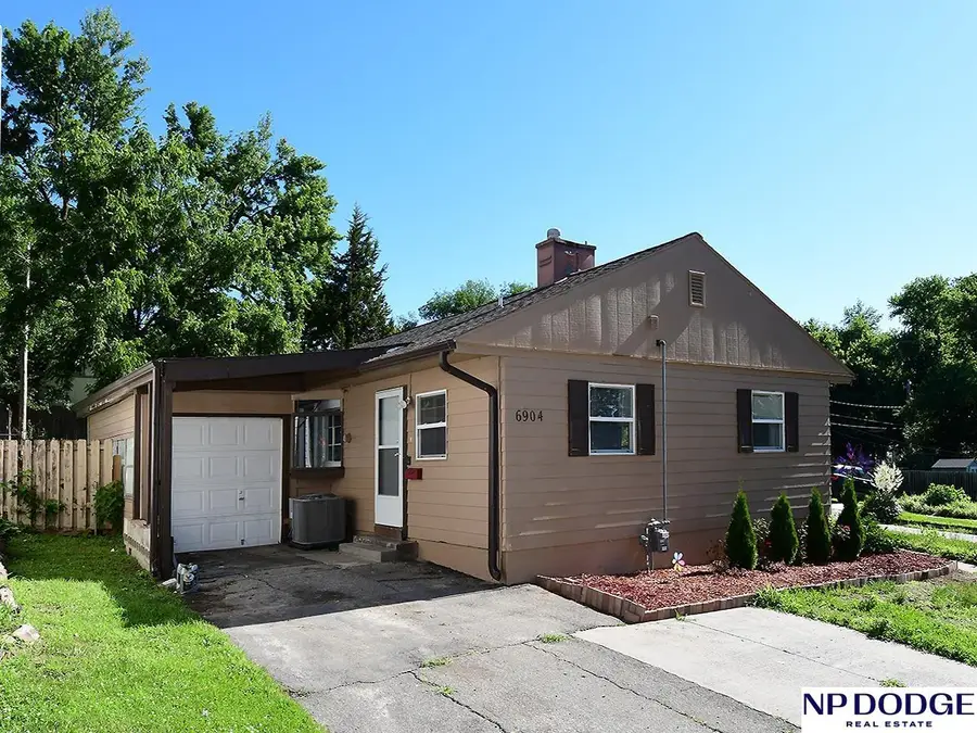 6904 Lafayette Avenue, Omaha, NE 68132 - #2