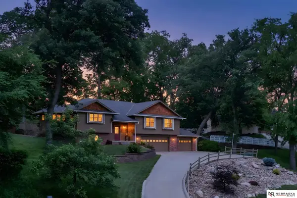 56218 Grande Oaks Lane, Glenwood, IA 51534