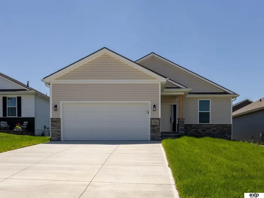 17511 Greenleaf Street, Omaha, NE 68136 - #2
