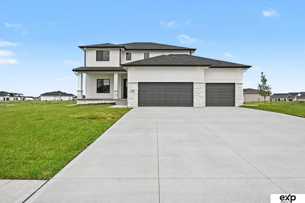 5618 Kestrel Parkway, Elkhorn, NE 68022 - #1