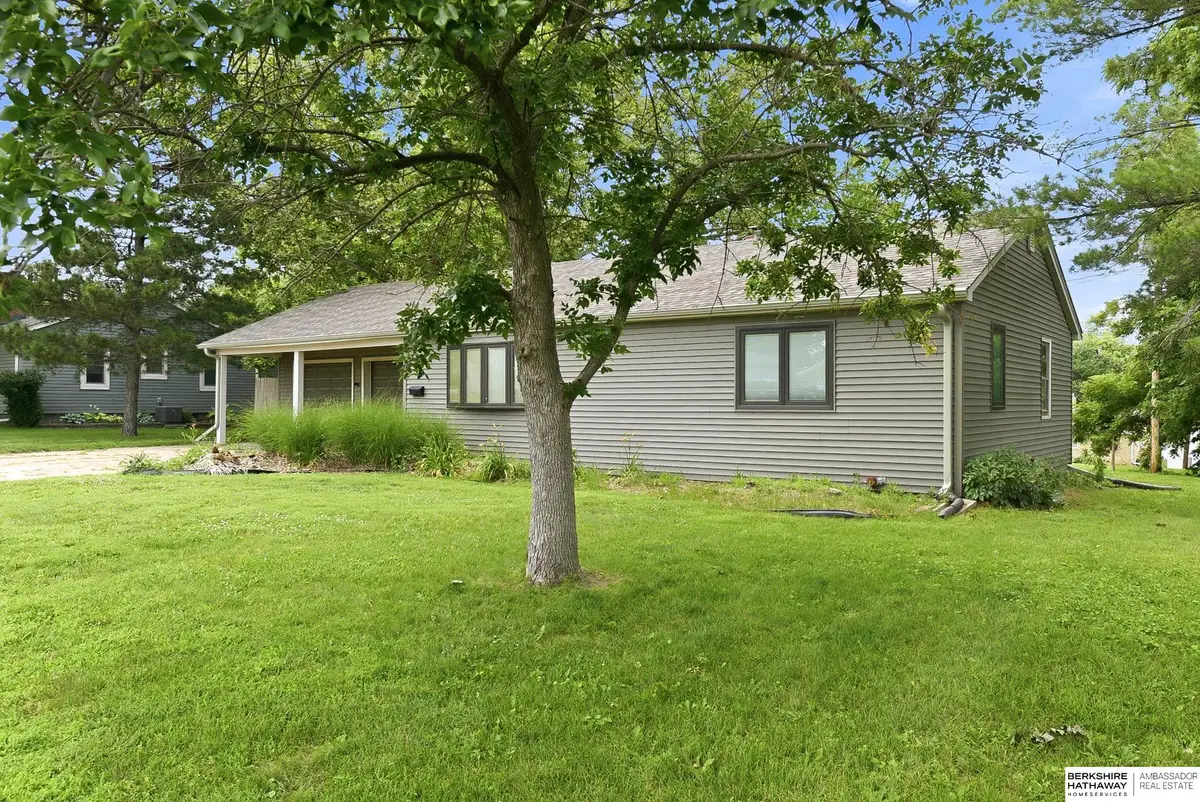208 Crest Road, Papillion, NE 68046 - #1