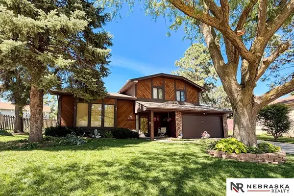 11212 Cady Circle, Omaha, NE 68164