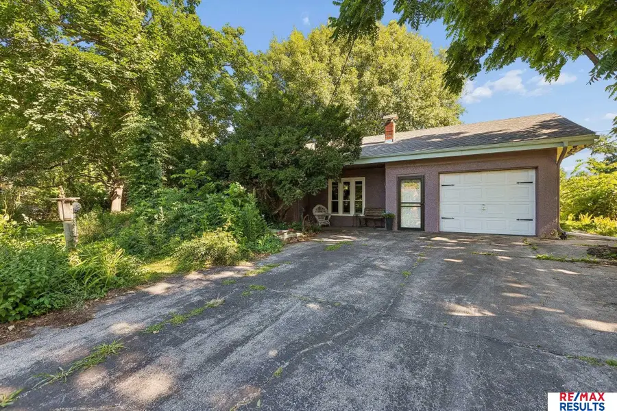 5902 Whitmore Street, Omaha, NE 68152 - #2