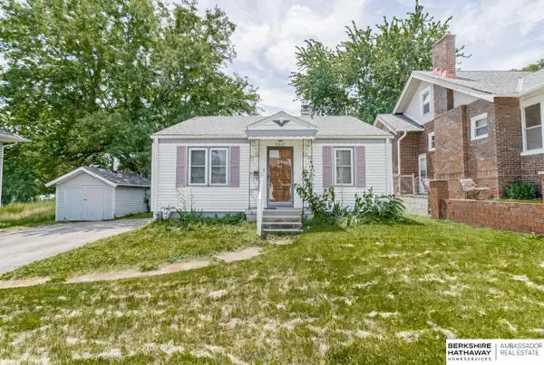 3017 Huntington Avenue, Omaha, NE 68112