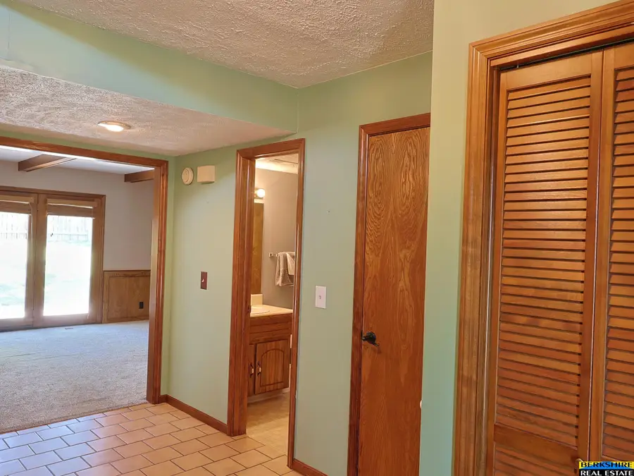 904 Iron Road, Papillion, NE 68046 - #2