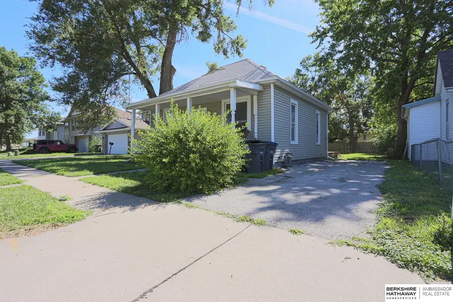1421 S 8th Street, Council Bluffs, IA 51501 - #3