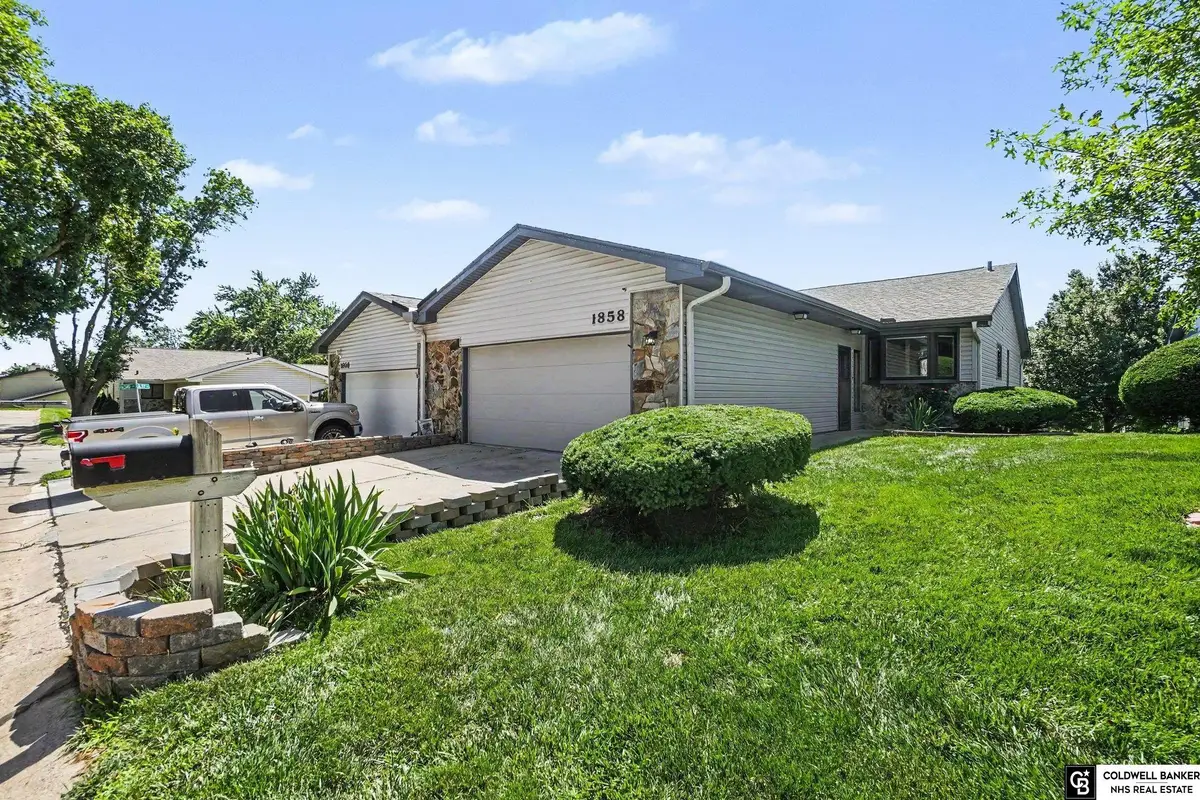 1858 N 93 Court, Omaha, NE 68114 - #1