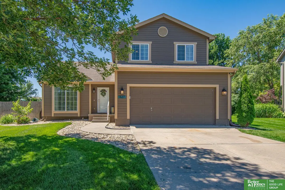827 Fenwick Street, Papillion, NE 68046 - #1