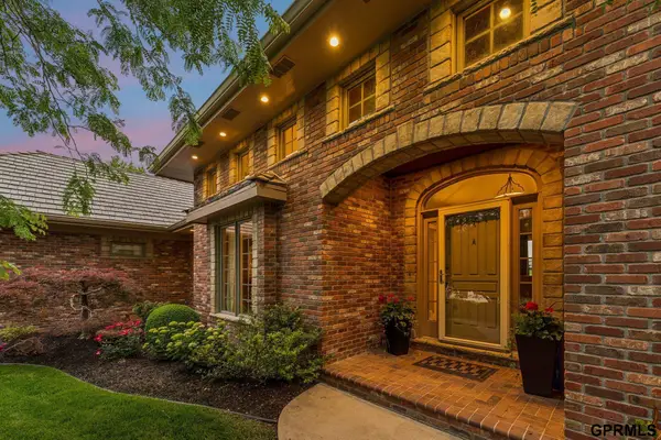 18540 Shadow Ridge Drive, Omaha, NE 68130