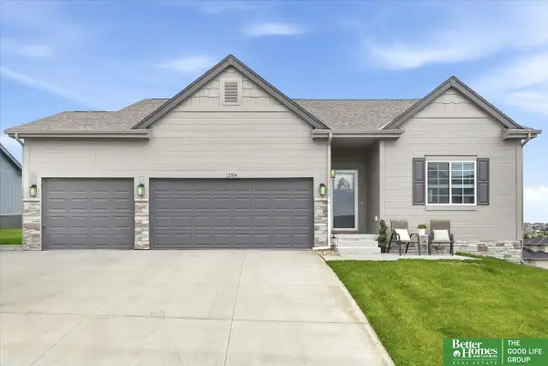 12004 S 107 Avenue, Papillion, NE 68046