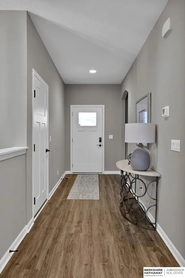 10522 S 113th Street, Papillion, NE 68046