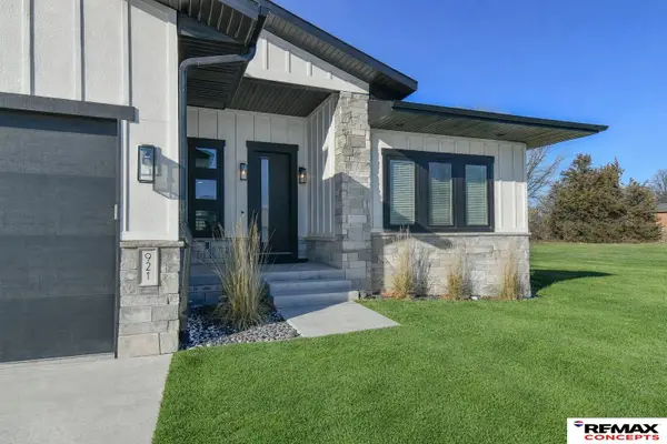 921 S 88th Street, Lincoln, NE 68520