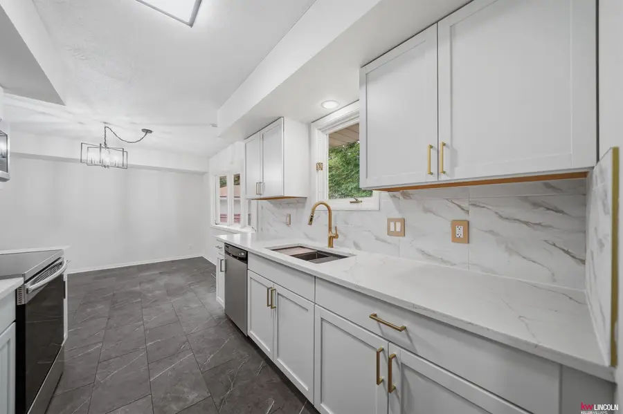 4508 Hallcliffe Road, Lincoln, NE 68516 - #3
