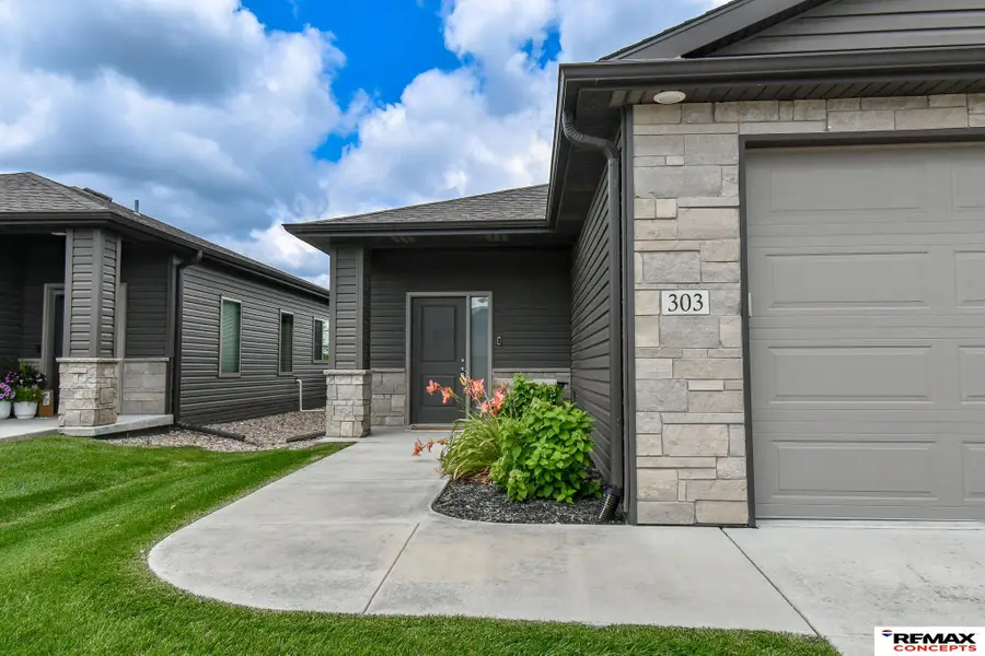 303 Half Moon Drive, Lincoln, NE 68527 - #2