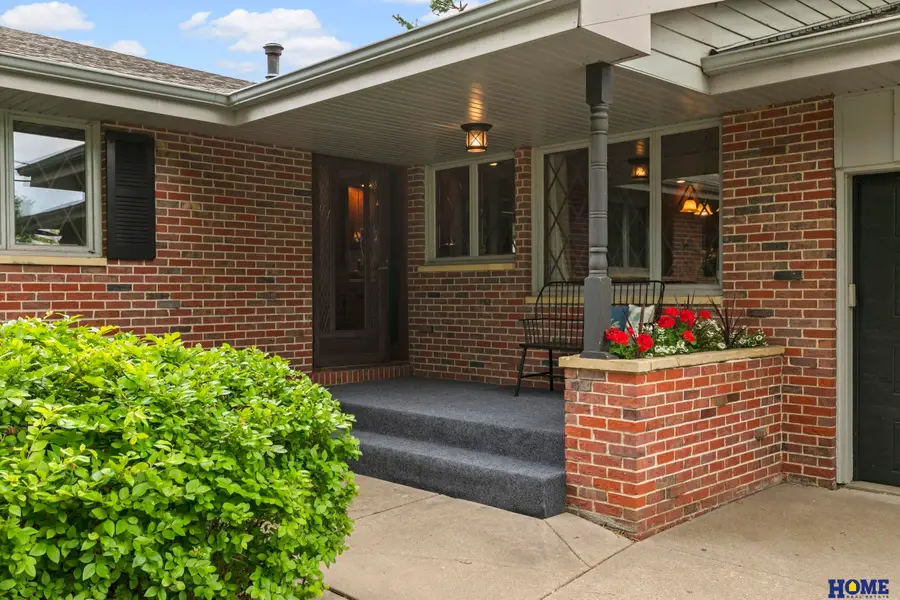 6315 Sumner Street, Lincoln, NE 68506 - #2