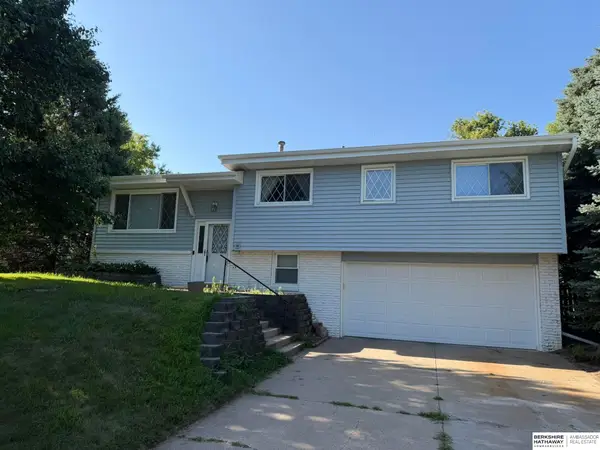 7507 Newport Avenue, Omaha, NE 68122