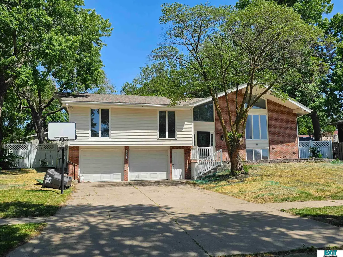 1540 Janssen Drive, Lincoln, NE 68506 - #1