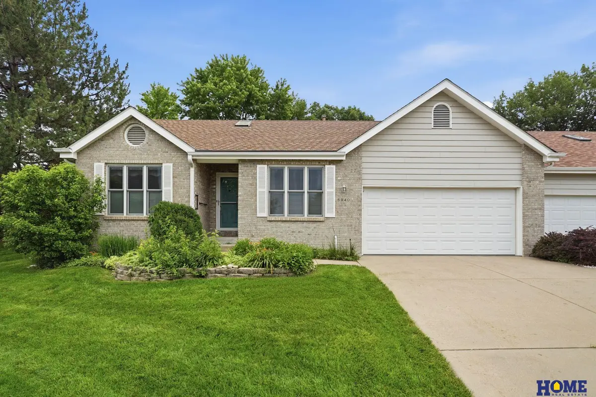 6940 Summerset Circle, Lincoln, NE 68516 - #1