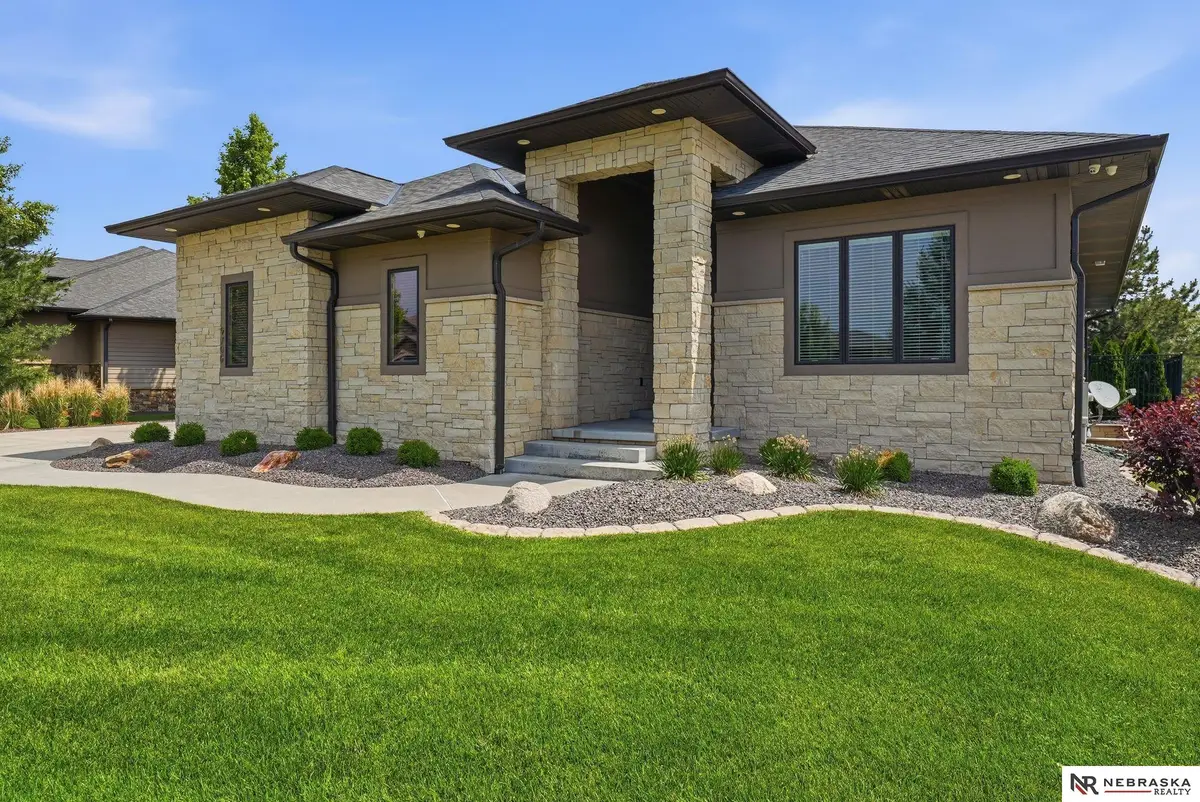 9700 Thornwood Circle, Lincoln, NE 68512 - #1