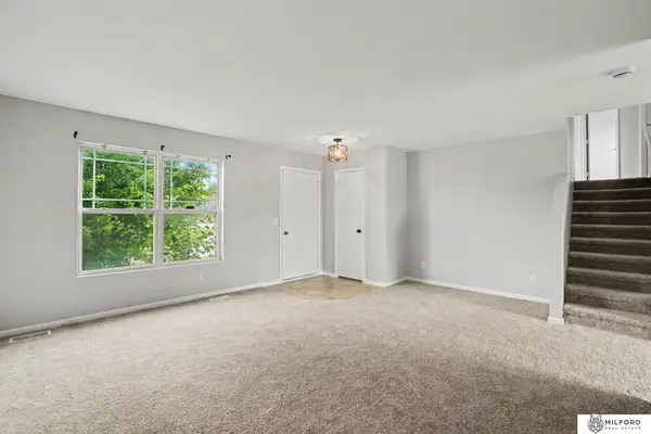8742 Read Street, Omaha, NE 68122