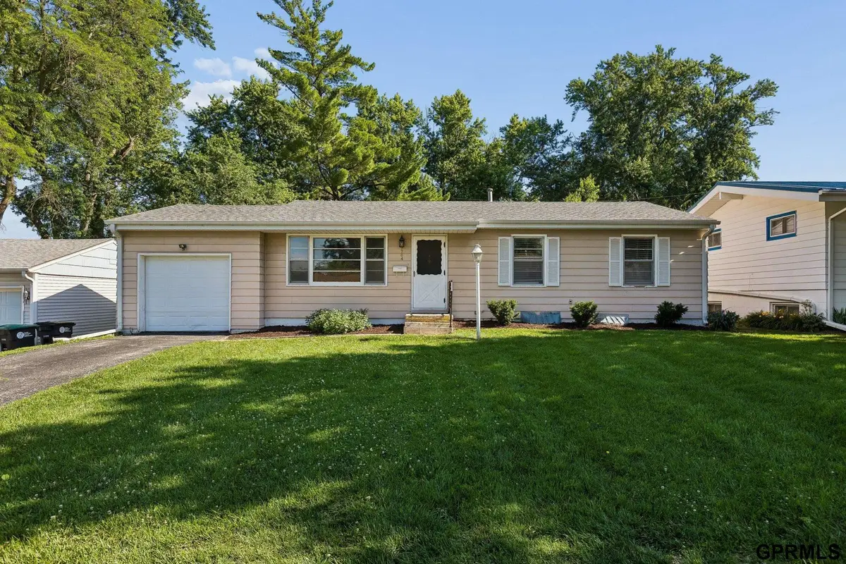 7704 Lafayette Avenue, Omaha, NE 68114 - #1