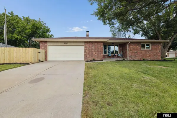 2041 N 77th Street, Lincoln, NE 68505