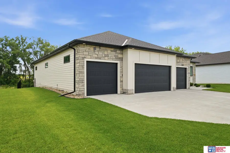 3475 Tree Line Drive, Lincoln, NE 68516 - #2