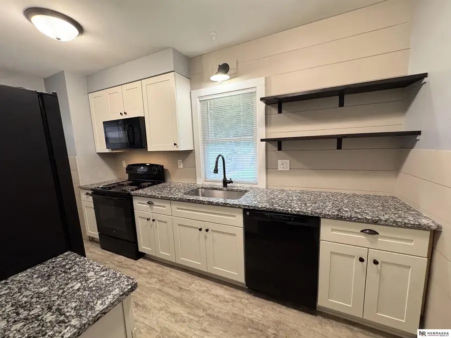 832 S 35th Avenue, Omaha, NE 68105 - #2