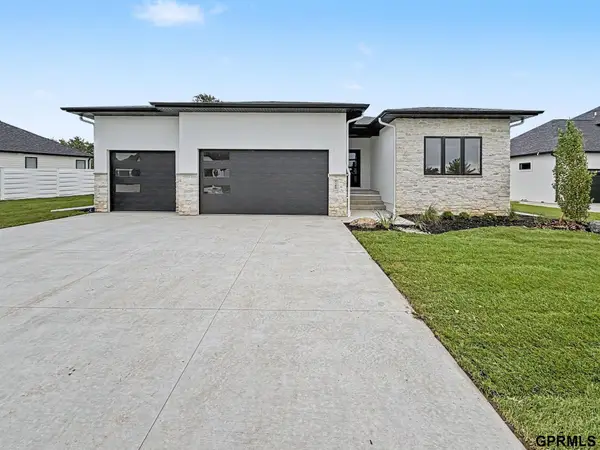 9160 Hillcrest Trail, Lincoln, NE 68510