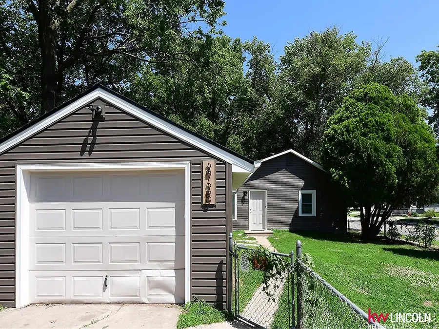 2725 S 17th Street, Lincoln, NE 68502 - #2